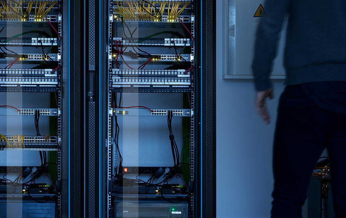 Çalışma masası ve çoklu ekran